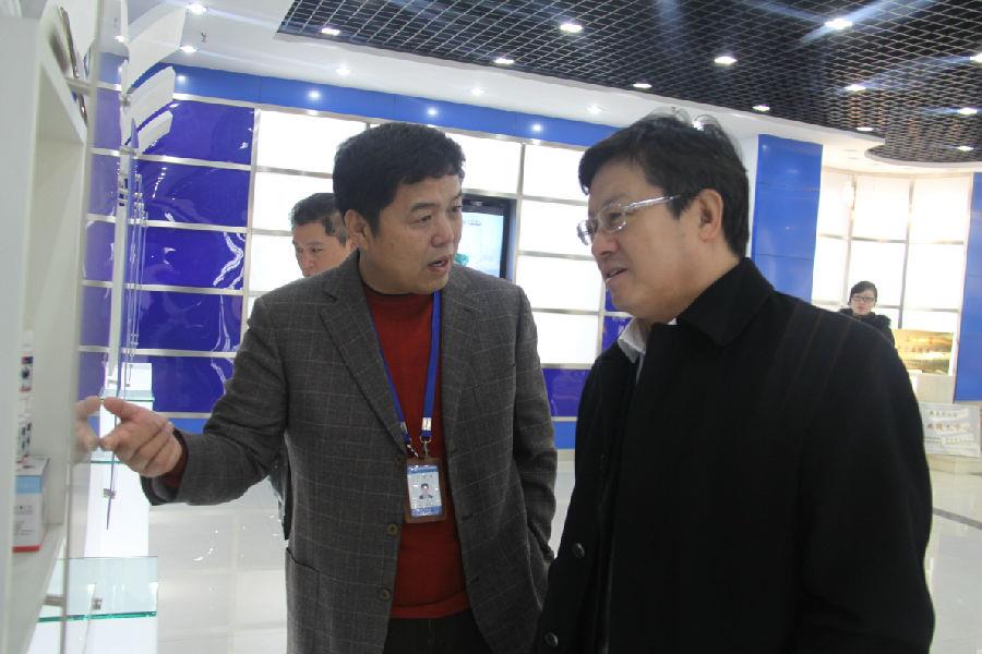 青島市委常委、副市長(zhǎng)王曉方到海利爾調(diào)研科研創(chuàng)新工作